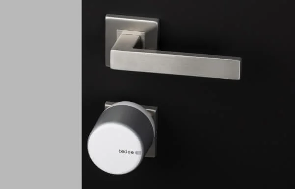 tedee GO2 Alu · con Bridge Wi-Fi (2)